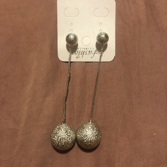 Earring - Picture 11 of 16